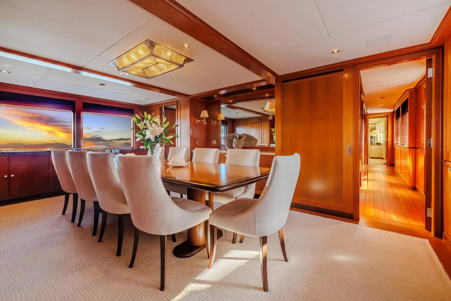 2 Φωτογράφιση Yacht και Σκαφών τραπεζαρια μεγαλη